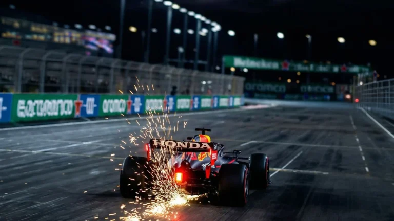 auto-f1-foto-web-turismo